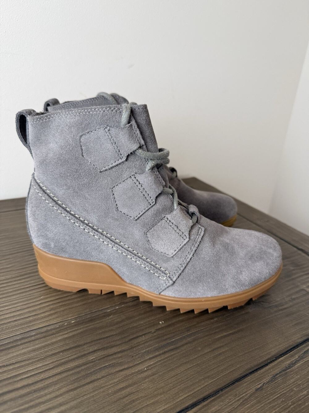 Sorel Evie Boots Women's 7 Gray Suede Hidden Wedge Lace Up Lug Ankle Booties
